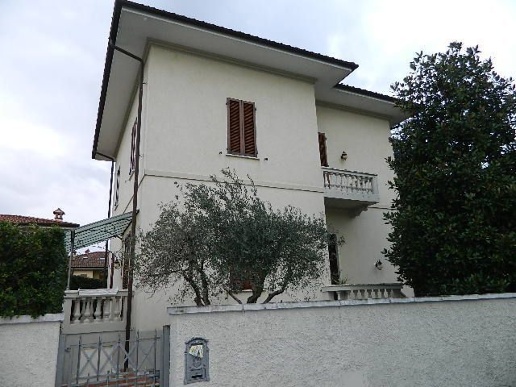 casa indipendente in vendita a Pietrasanta in zona Osterietta