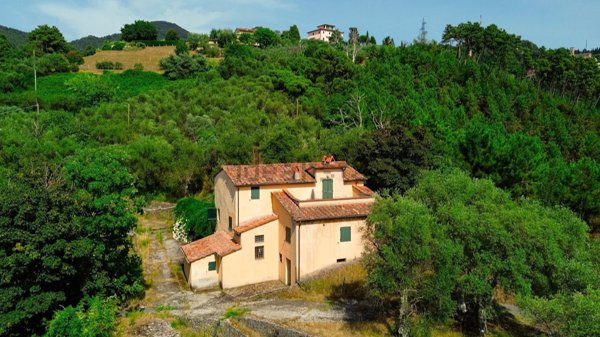 casa indipendente in vendita a Pietrasanta in zona Solaio