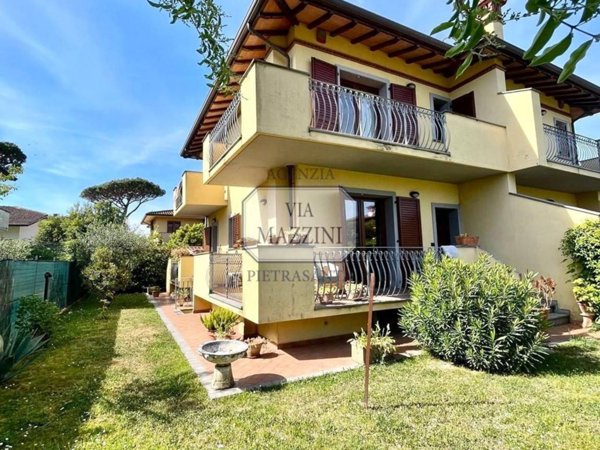 casa indipendente in vendita a Pietrasanta in zona Fiumetto