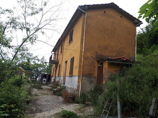 casa indipendente in vendita a Pietrasanta in zona Solaio