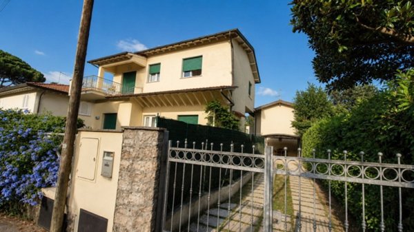 appartamento in vendita a Pietrasanta in zona Vignone