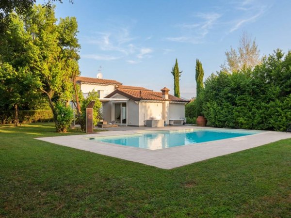 casa indipendente in vendita a Pietrasanta