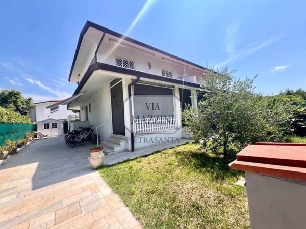 casa indipendente in vendita a Pietrasanta in zona Fiumetto
