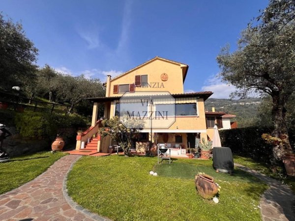 casa indipendente in vendita a Pietrasanta