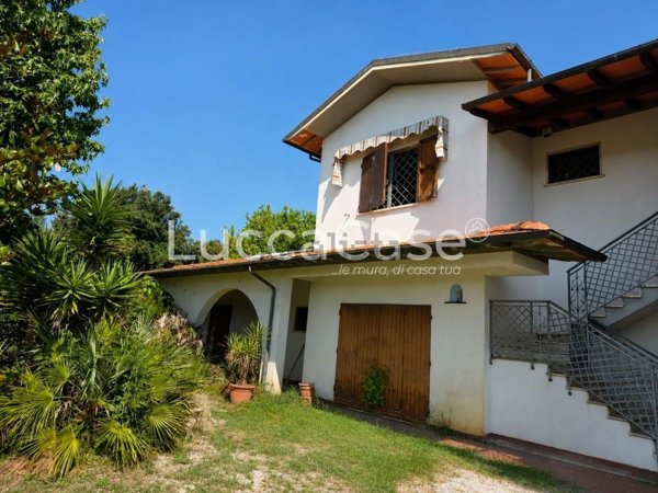 casale in vendita a Pietrasanta in zona Motrone