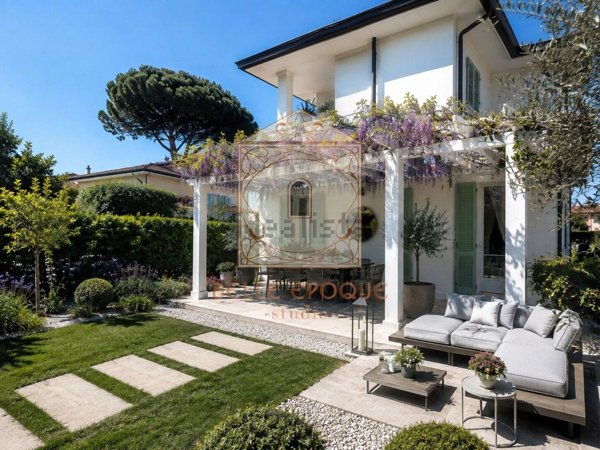 casa indipendente in vendita a Pietrasanta in zona Motrone