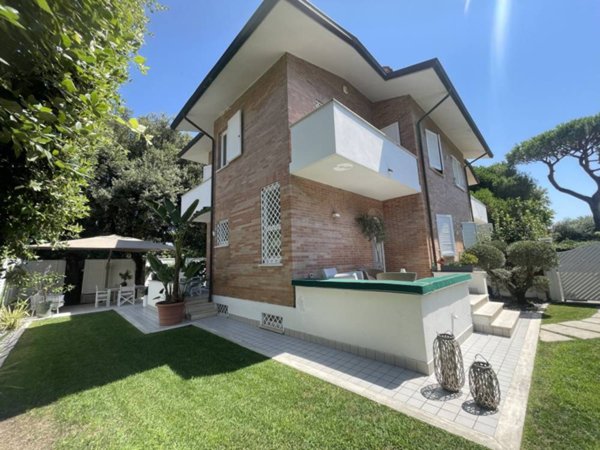casa indipendente in vendita a Pietrasanta in zona Vignone