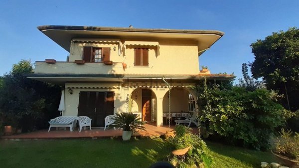 casa indipendente in vendita a Pietrasanta in zona Africa
