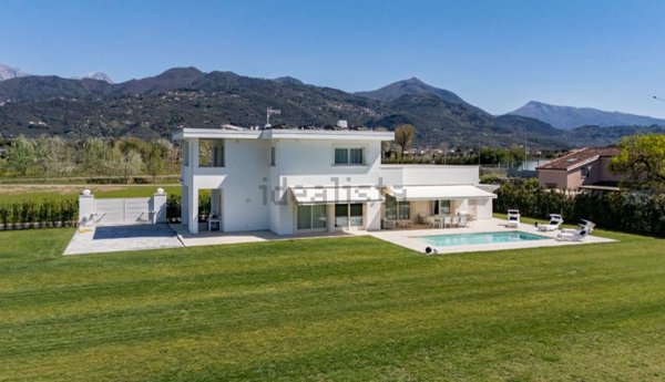 casa indipendente in vendita a Pietrasanta in zona Fiumetto