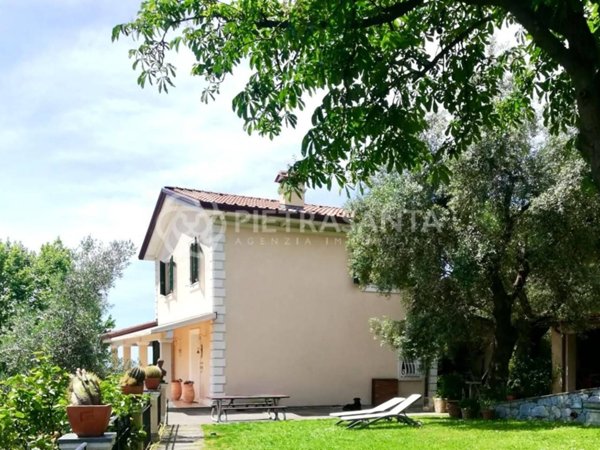 casa indipendente in vendita a Pietrasanta in zona Capezzano Monte