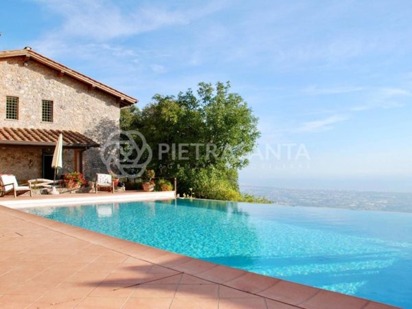 casa indipendente in vendita a Pietrasanta in zona Capezzano Monte