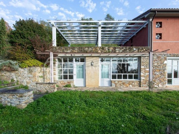 casa indipendente in vendita a Pietrasanta in zona Capezzano Monte