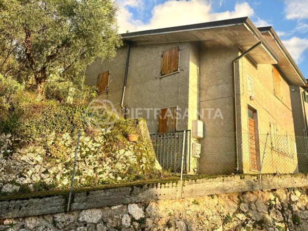 casale in vendita a Pietrasanta in zona Capezzano Monte