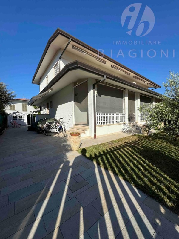 casa indipendente in vendita a Pietrasanta in zona Marina di Pietrasanta