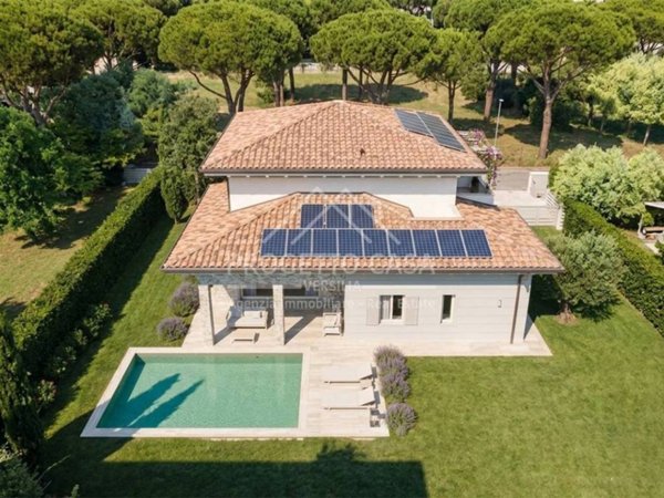 casa indipendente in vendita a Pietrasanta in zona Vignone
