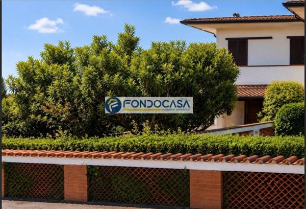 casa indipendente in vendita a Pietrasanta in zona Vignone