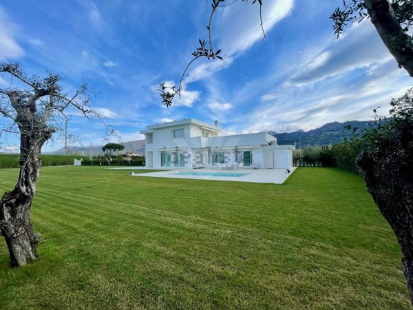 casa indipendente in vendita a Pietrasanta