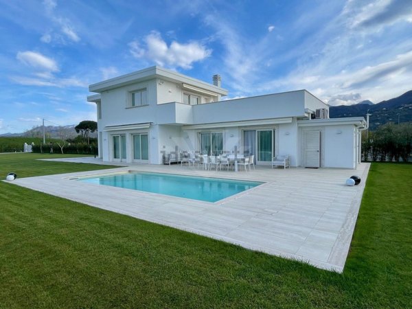 casa indipendente in vendita a Pietrasanta