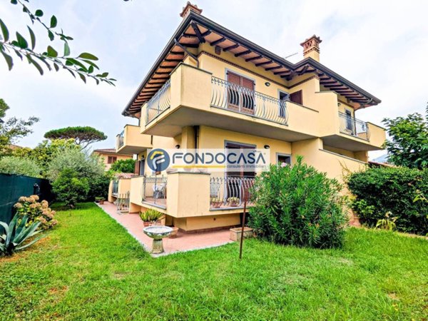 casa indipendente in vendita a Pietrasanta in zona Fiumetto