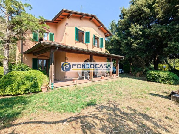 casa indipendente in vendita a Pietrasanta in zona Capezzano Monte