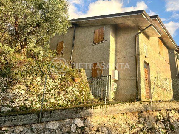 casale in vendita a Pietrasanta in zona Capezzano Monte