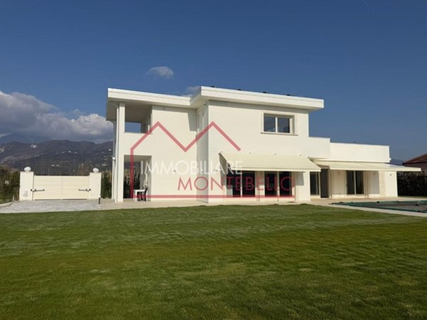 casa indipendente in vendita a Pietrasanta