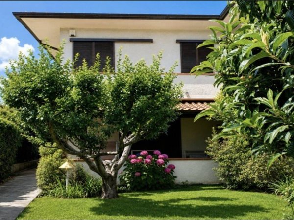 casa indipendente in vendita a Pietrasanta