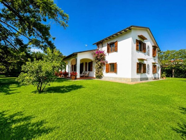 casa indipendente in vendita a Pietrasanta in zona Tonfano