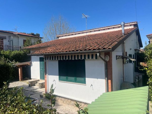casa indipendente in vendita a Pietrasanta in zona Marina di Pietrasanta