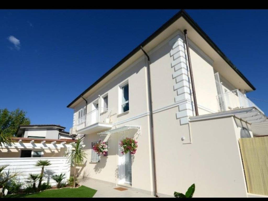 appartamento in vendita a Pietrasanta in zona Tonfano