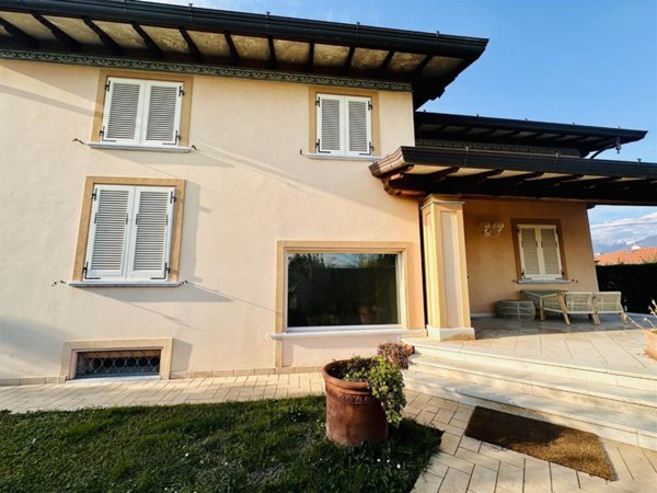 casa indipendente in vendita a Pietrasanta in zona Africa