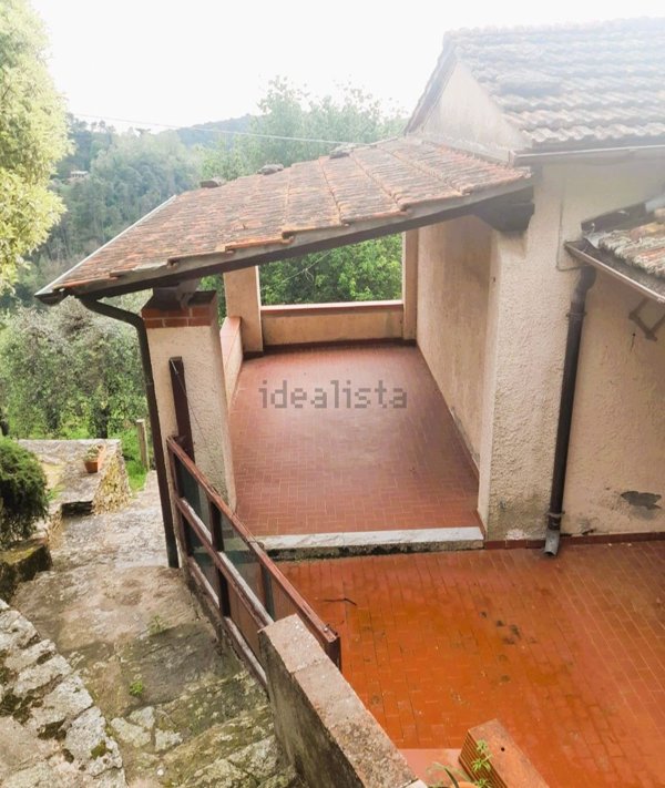 casa indipendente in vendita a Pietrasanta in zona Strettoia