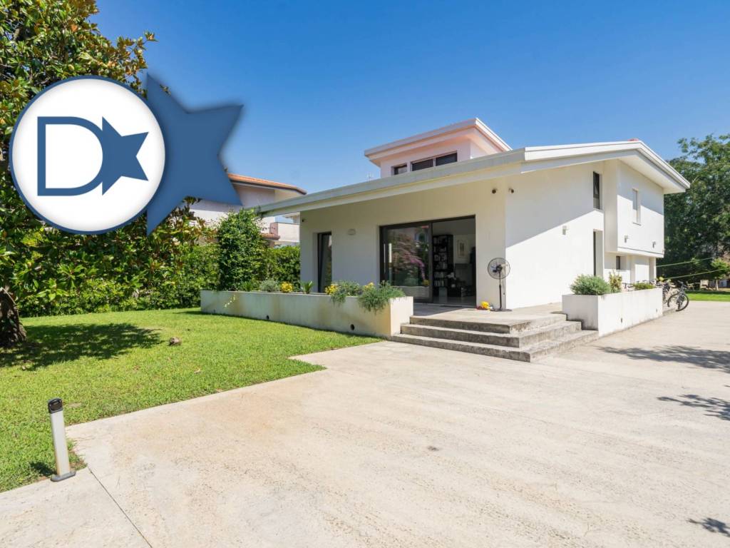 casa indipendente in vendita a Pietrasanta in zona Fiumetto