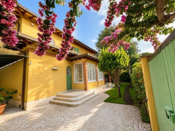 casa indipendente in vendita a Pietrasanta in zona Marina di Pietrasanta