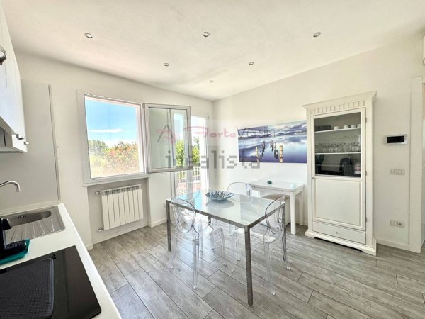 casa indipendente in vendita a Pietrasanta in zona Tonfano