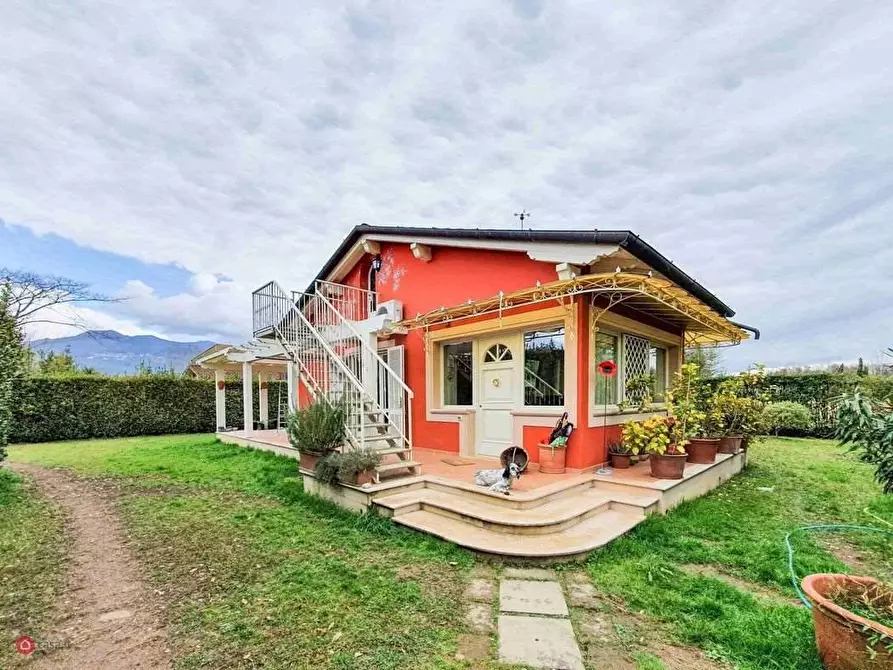 casa indipendente in vendita a Pietrasanta in zona Fiumetto