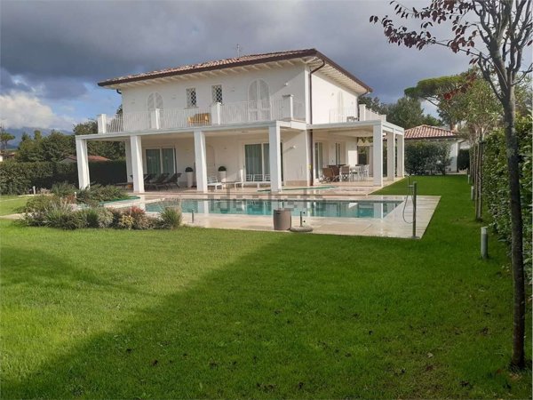 casa indipendente in vendita a Pietrasanta in zona Vignone
