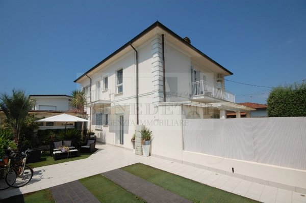 appartamento in vendita a Pietrasanta in zona Vignone