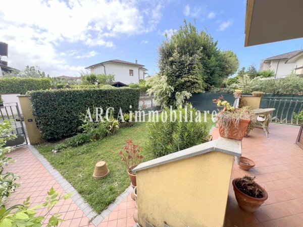 casa indipendente in vendita a Pietrasanta in zona Fiumetto