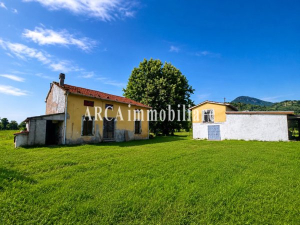 casale in vendita a Pietrasanta in zona Capezzano Monte