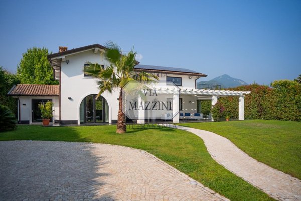 casa indipendente in vendita a Pietrasanta in zona Osterietta