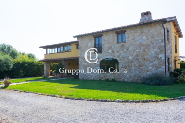 casa indipendente in vendita a Pietrasanta in zona Traversagna