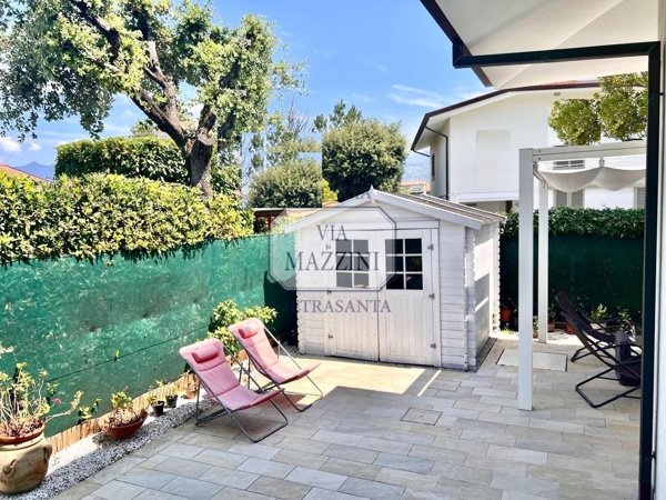 casa indipendente in vendita a Pietrasanta in zona Fiumetto