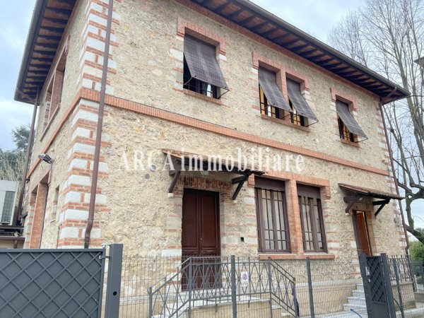 casa indipendente in vendita a Pietrasanta in zona Capezzano Monte