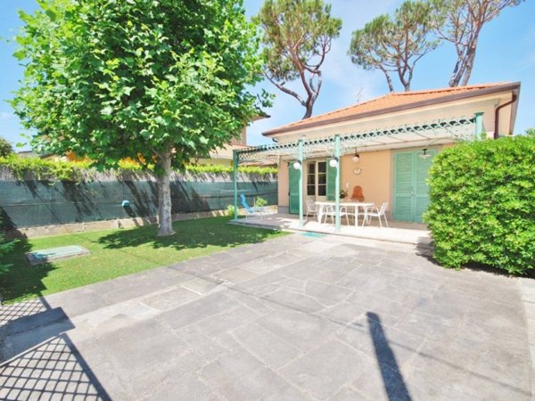 casa indipendente in vendita a Pietrasanta in zona Fiumetto