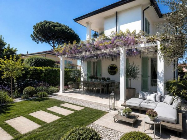 casa indipendente in vendita a Pietrasanta in zona Marina di Pietrasanta