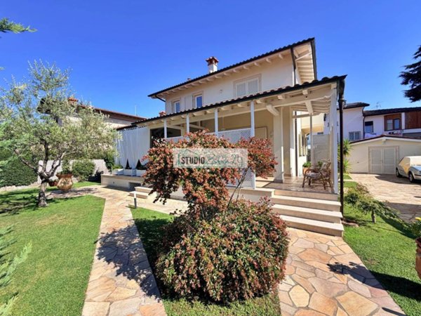 casa indipendente in vendita a Pietrasanta in zona Marina di Pietrasanta