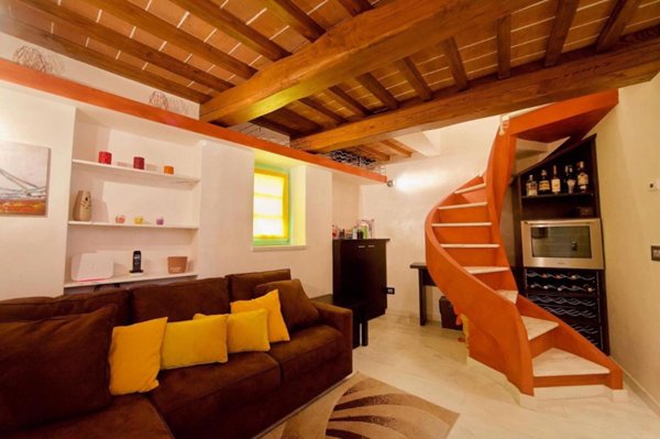 casa indipendente in vendita a Pietrasanta in zona Valdicastello