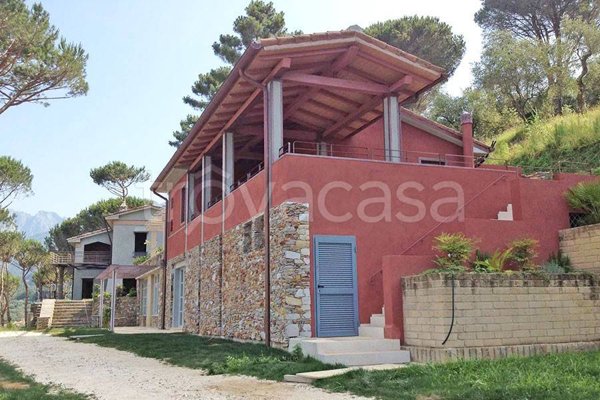 casa indipendente in vendita a Pietrasanta in zona Vallecchia