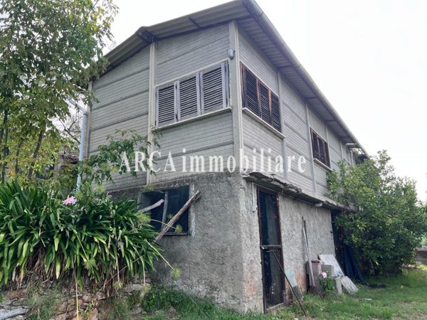 casale in vendita a Pietrasanta in zona Capezzano Monte